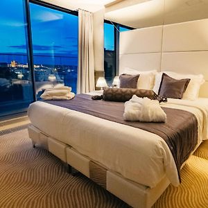 Deluxe Executive Suite